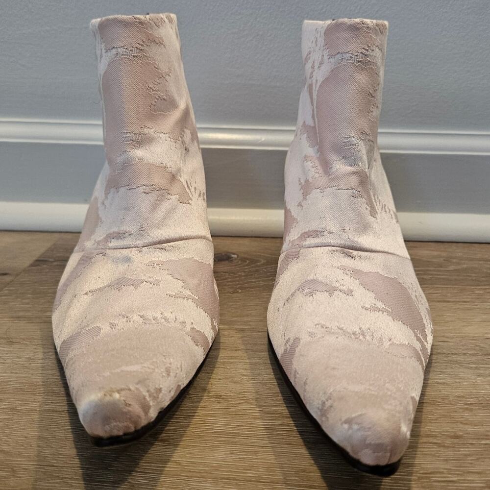Rockwell Tharp Light Pink Silk Kitten Heel Ankle Boots sz 39 Pointy Toe Casual - Picture 2 of 11